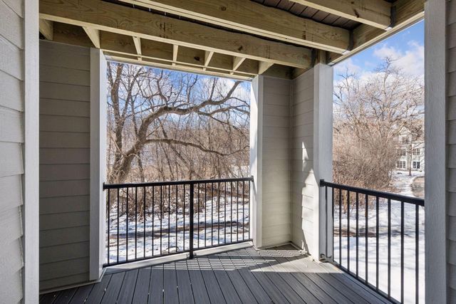 6040 Chasewood Parkway 101, Hopkins, MN 55343