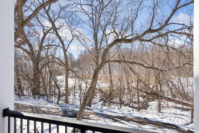 6040 Chasewood Parkway 101, Hopkins, MN 55343