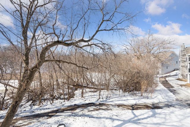 6040 Chasewood Parkway 101, Hopkins, MN 55343