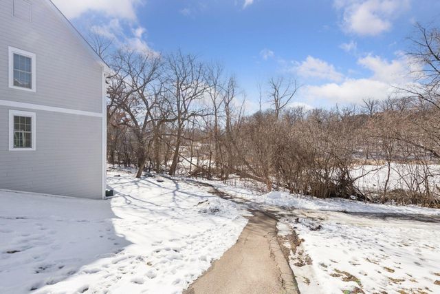 6040 Chasewood Parkway 101, Hopkins, MN 55343