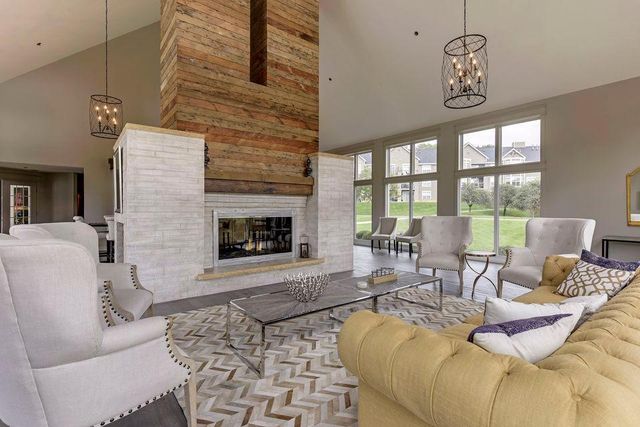 6040 Chasewood Parkway 101, Hopkins, MN 55343