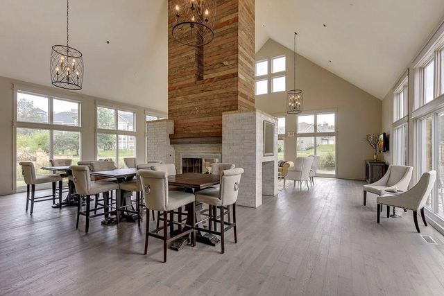 6040 Chasewood Parkway 101, Hopkins, MN 55343