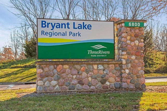 6040 Chasewood Parkway 101, Hopkins, MN 55343