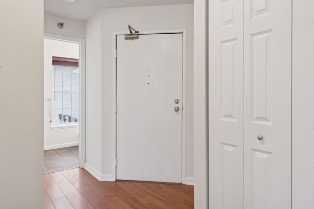 6040 Chasewood Parkway 101, Hopkins, MN 55343