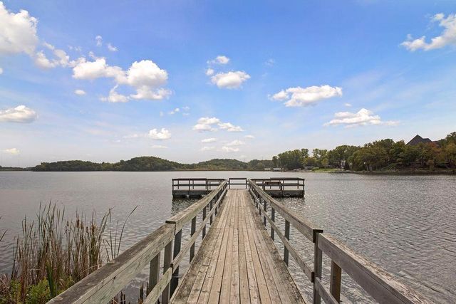 6040 Chasewood Parkway 101, Hopkins, MN 55343