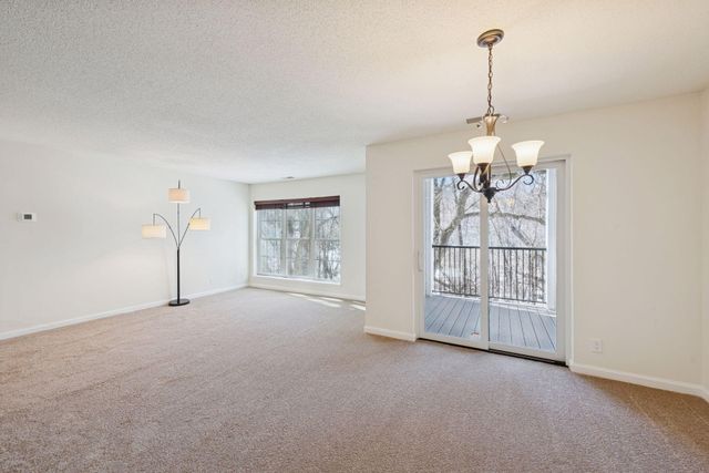 6040 Chasewood Parkway 101, Hopkins, MN 55343