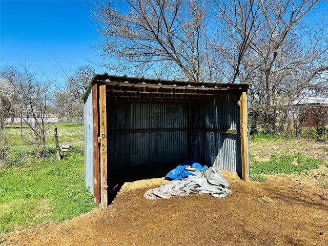 241 S Avenue B, Cross Plains, TX 76443