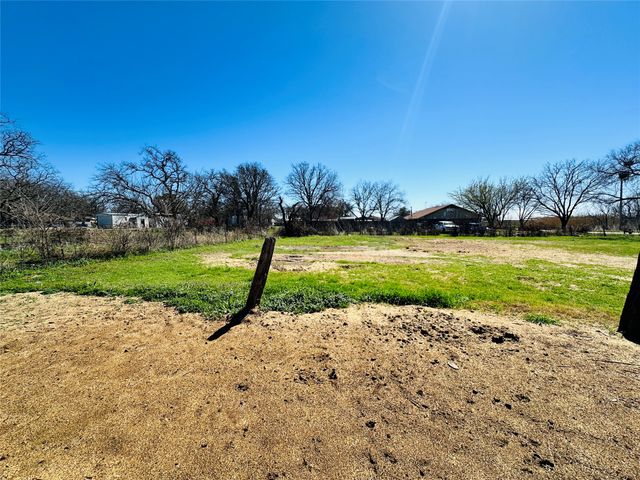 241 S Avenue B, Cross Plains, TX 76443