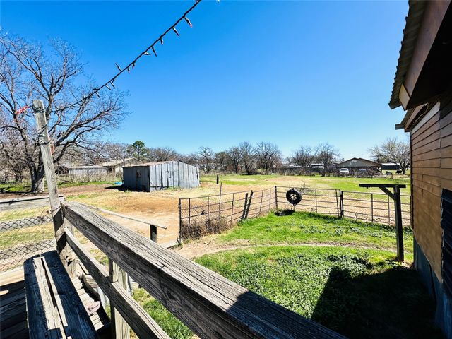 241 S Avenue B, Cross Plains, TX 76443