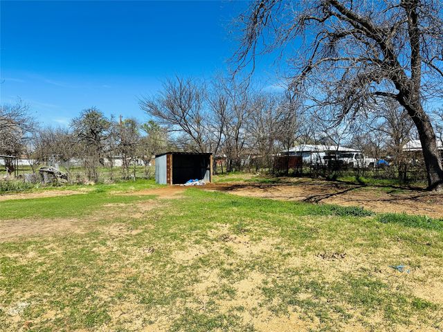 241 S Avenue B, Cross Plains, TX 76443