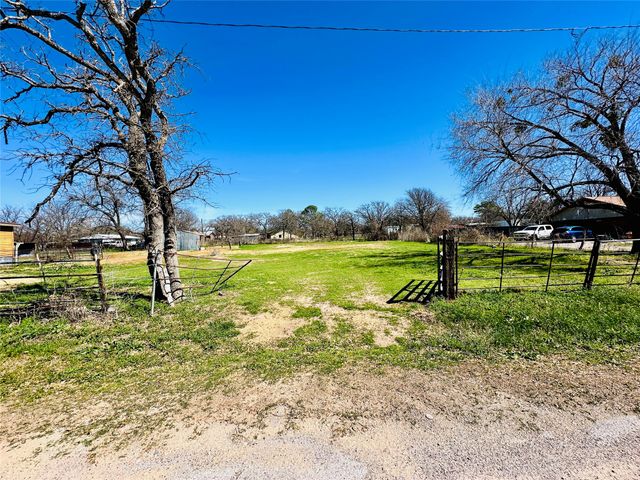 241 S Avenue B, Cross Plains, TX 76443