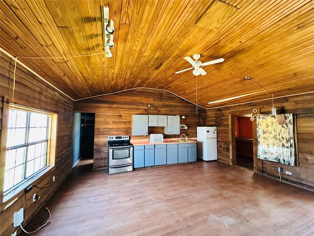 241 S Avenue B, Cross Plains, TX 76443