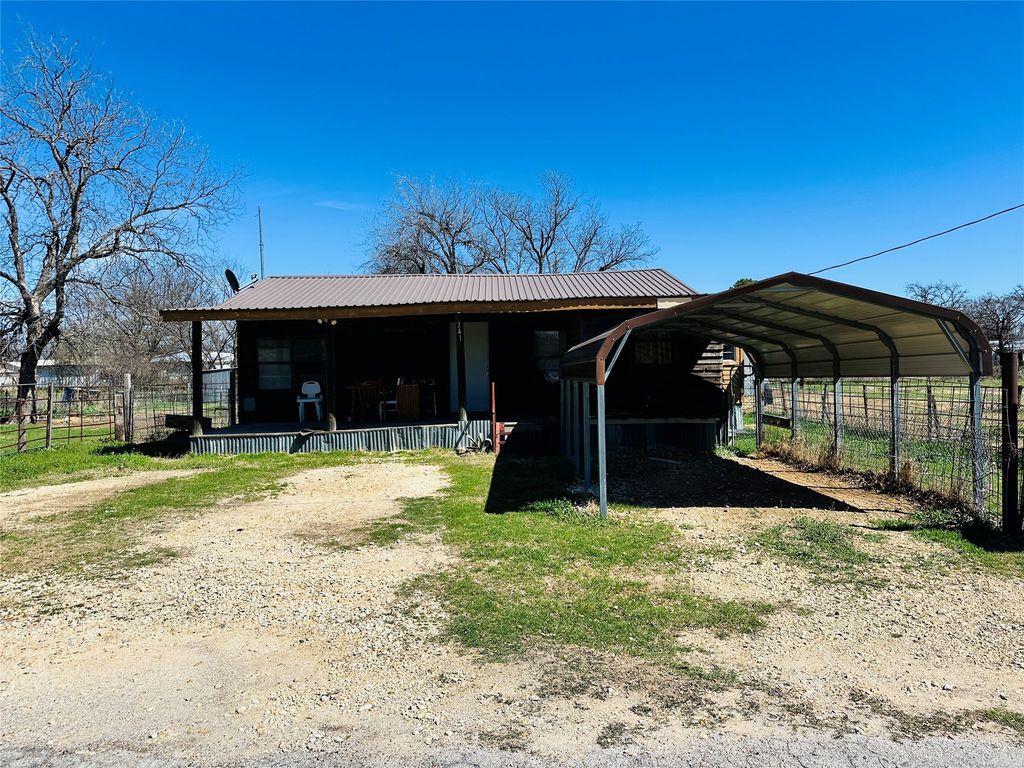 241 S Avenue B, Cross Plains, TX 76443