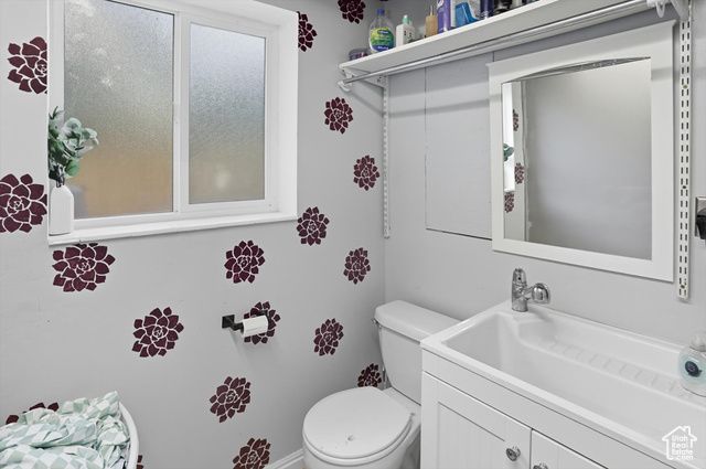 690 BARLOW ST, Clearfield, UT 84015