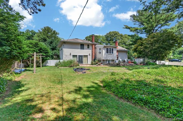 14 Mark Drive, Smithtown, NY 11787