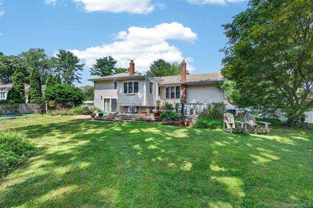14 Mark Drive, Smithtown, NY 11787