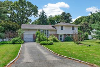 14 Mark Drive, Smithtown, NY 11787