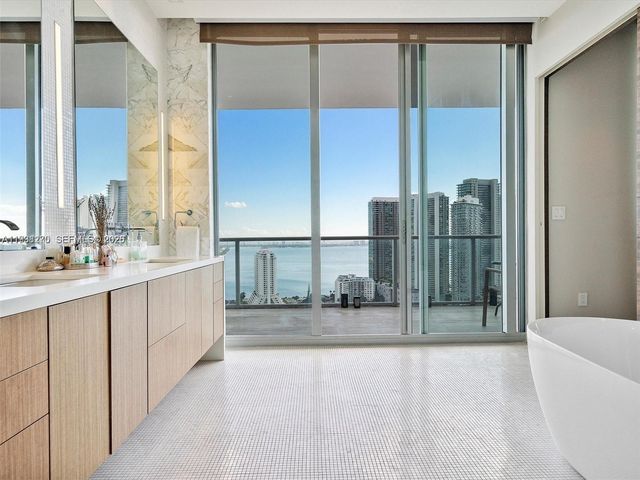 3470 E Coast Ave PH207, Miami, FL 33137