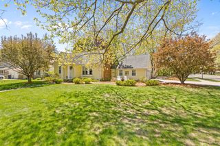 996 Colonial Court, Holland City, MI 49423