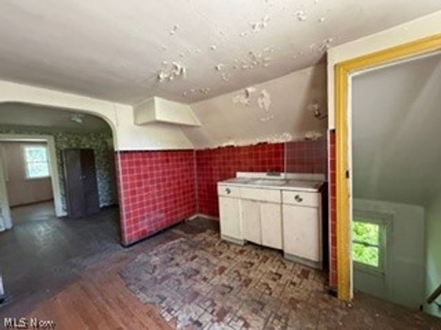 856 E 210th Street, Euclid, OH 44119