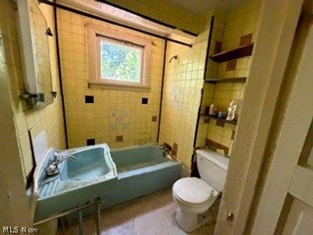856 E 210th Street, Euclid, OH 44119