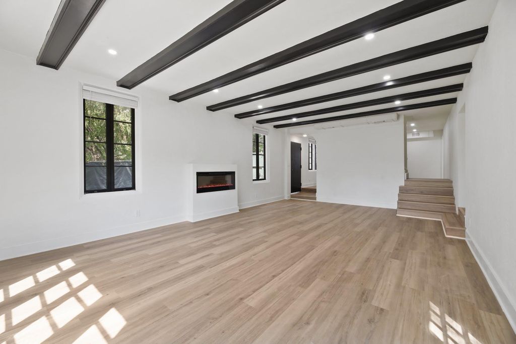 910 W 22nd 1/2 ST, Austin, TX 78705