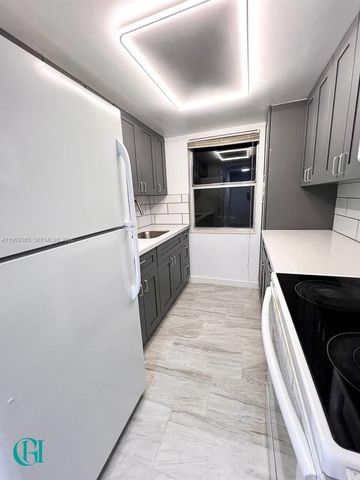 102 SE 10th St 101, Deerfield Beach, FL 33441