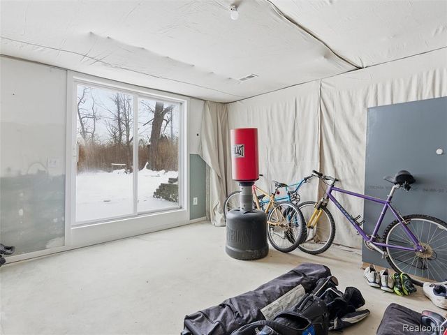 3973 Silver Valley Drive, Lake Orion, MI 48359