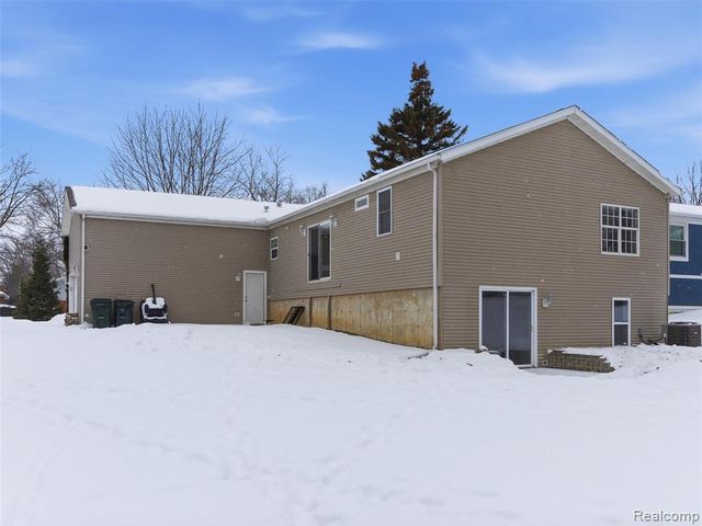 3973 Silver Valley Drive, Lake Orion, MI 48359