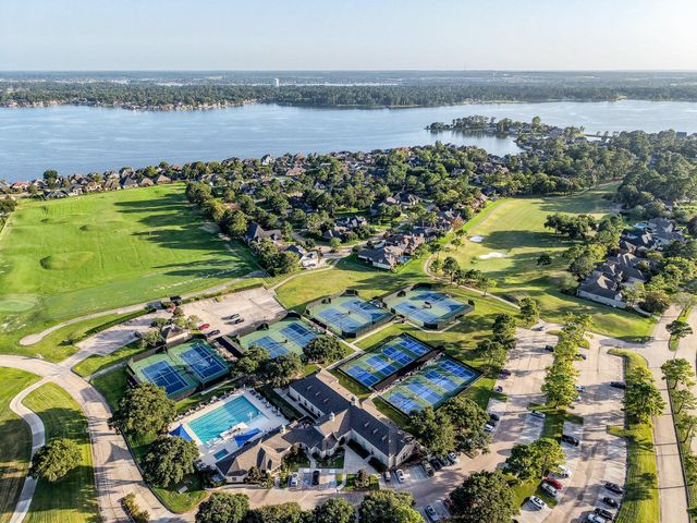 15 Brookwood Court, Montgomery, TX 77356
