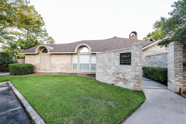 15 Brookwood Court, Montgomery, TX 77356