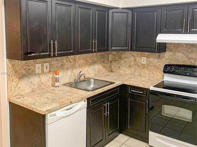 15355 SW 76th Ter 106, Miami, FL 33193