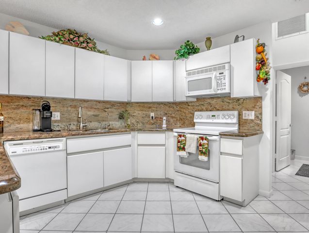 712 Golf Court, Delray Beach, FL 33445