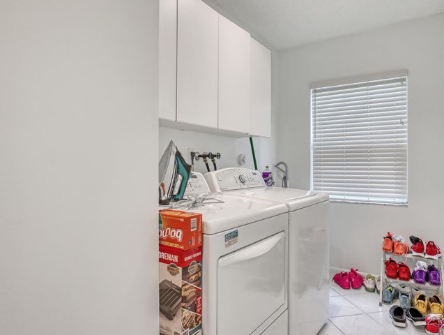 712 Golf Court, Delray Beach, FL 33445