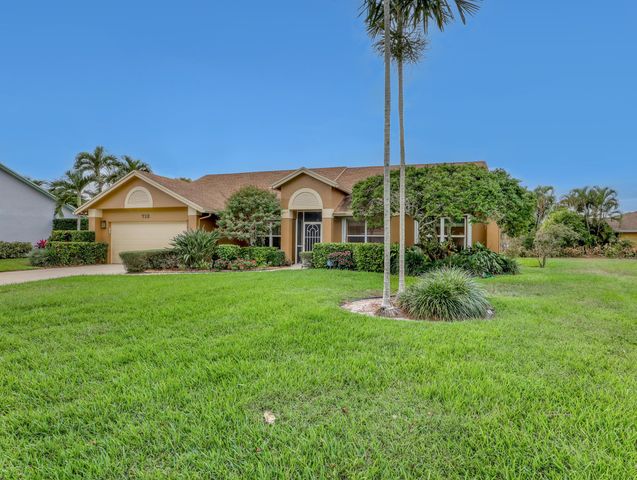 712 Golf Court, Delray Beach, FL 33445