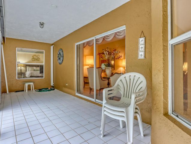712 Golf Court, Delray Beach, FL 33445