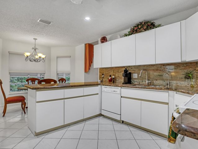 712 Golf Court, Delray Beach, FL 33445