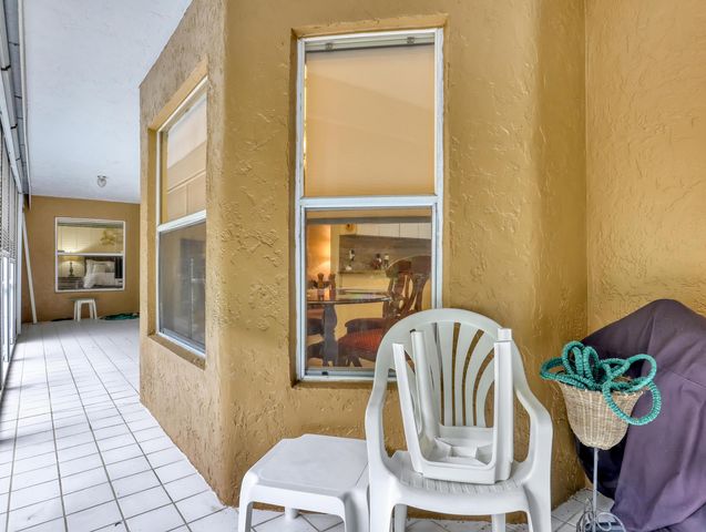 712 Golf Court, Delray Beach, FL 33445