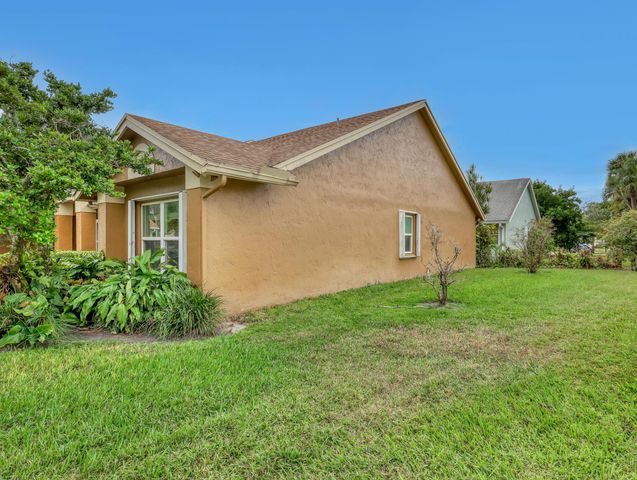 712 Golf Court, Delray Beach, FL 33445