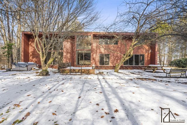 3920 Braeburn Drive, Norton Shores, MI 49441