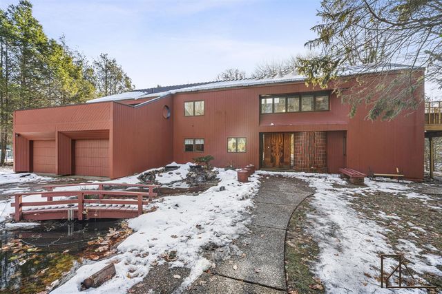 3920 Braeburn Drive, Norton Shores, MI 49441