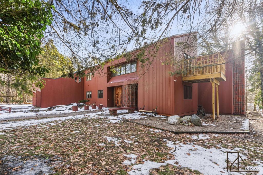 3920 Braeburn Drive, Norton Shores, MI 49441