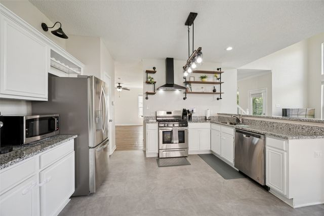 225 Pebblebrook Lane, Glenn Heights, TX 75154