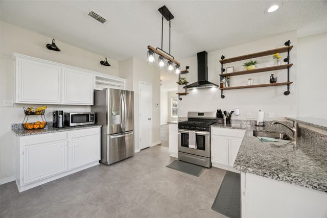 225 Pebblebrook Lane, Glenn Heights, TX 75154