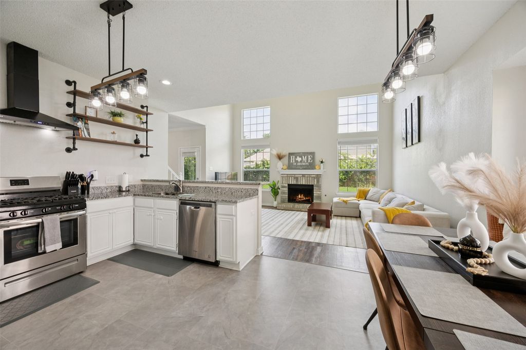 225 Pebblebrook Lane, Glenn Heights, TX 75154