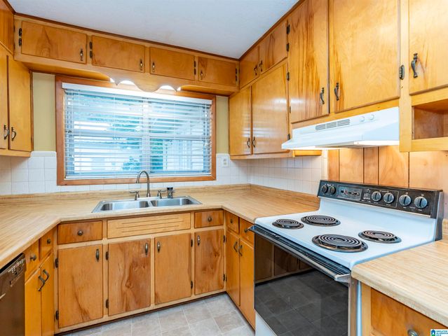732 11TH STREET, Pleasant Grove, AL 35127