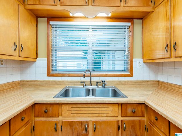 732 11TH STREET, Pleasant Grove, AL 35127