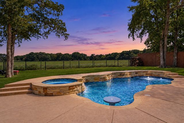 107 Willow Oak Drive, Krugerville, TX 76227
