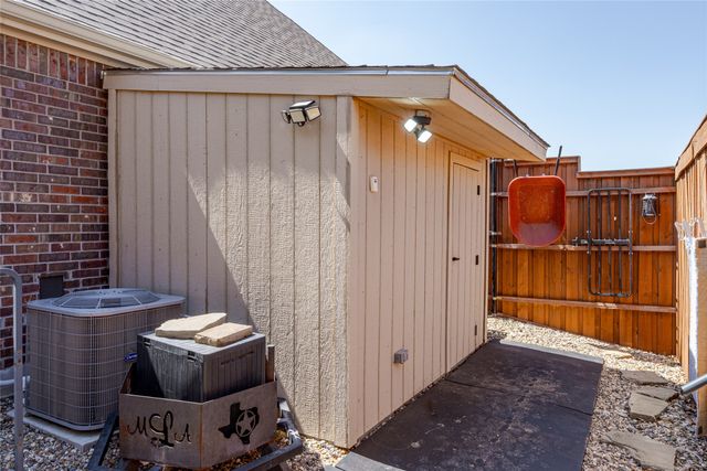 107 Willow Oak Drive, Krugerville, TX 76227