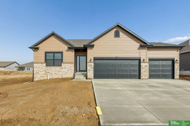 4910 Pinehill Road, Bellevue, NE 68133